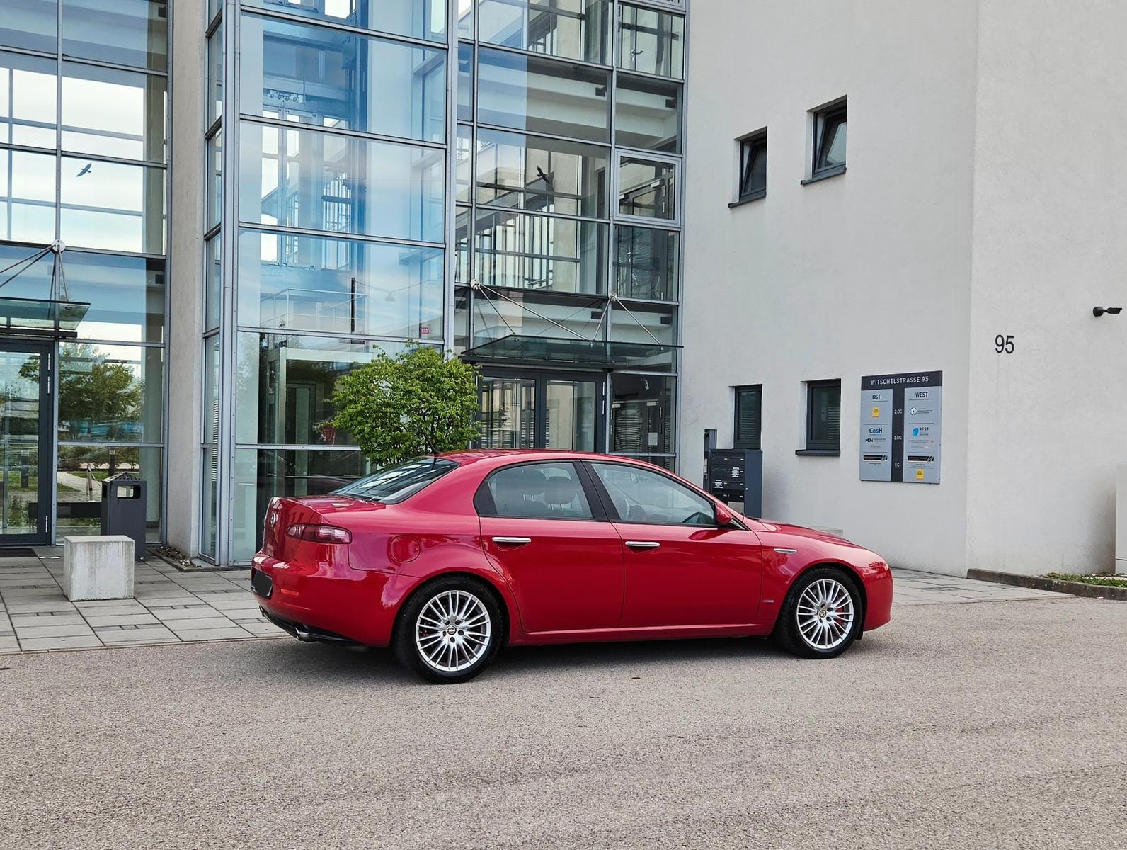ALFA ROMEO 159 - 1.8 -  200 CV - BVM - VOLANT EN CUIR