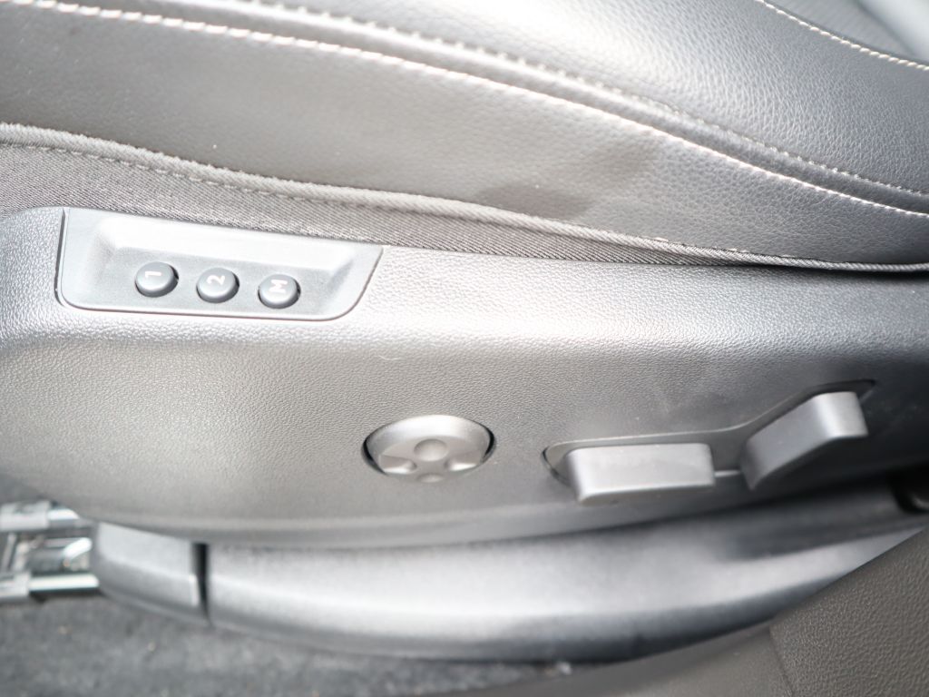 Fahrzeugabbildung Opel Grandland X Plug-in-Hybrid4 Ultimate+Leder+Navi+