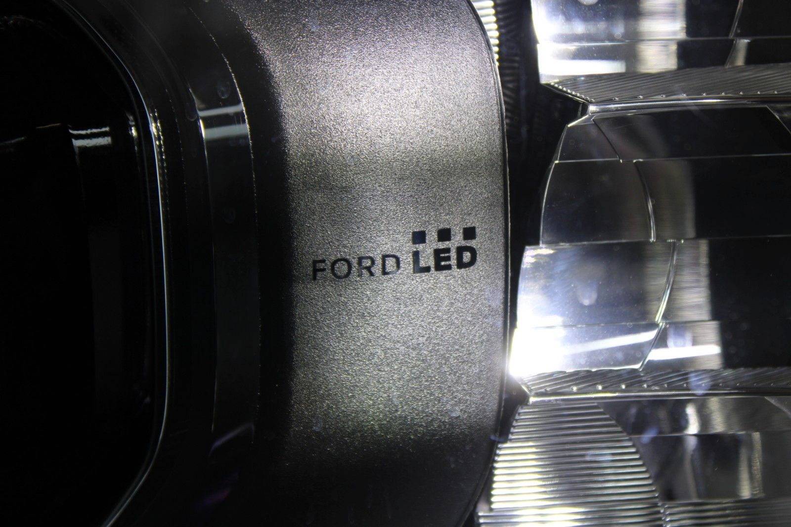 Fahrzeugabbildung Ford Ranger Wildtrak PHEV Aut. AHK LED TECHNOLOGIE P.