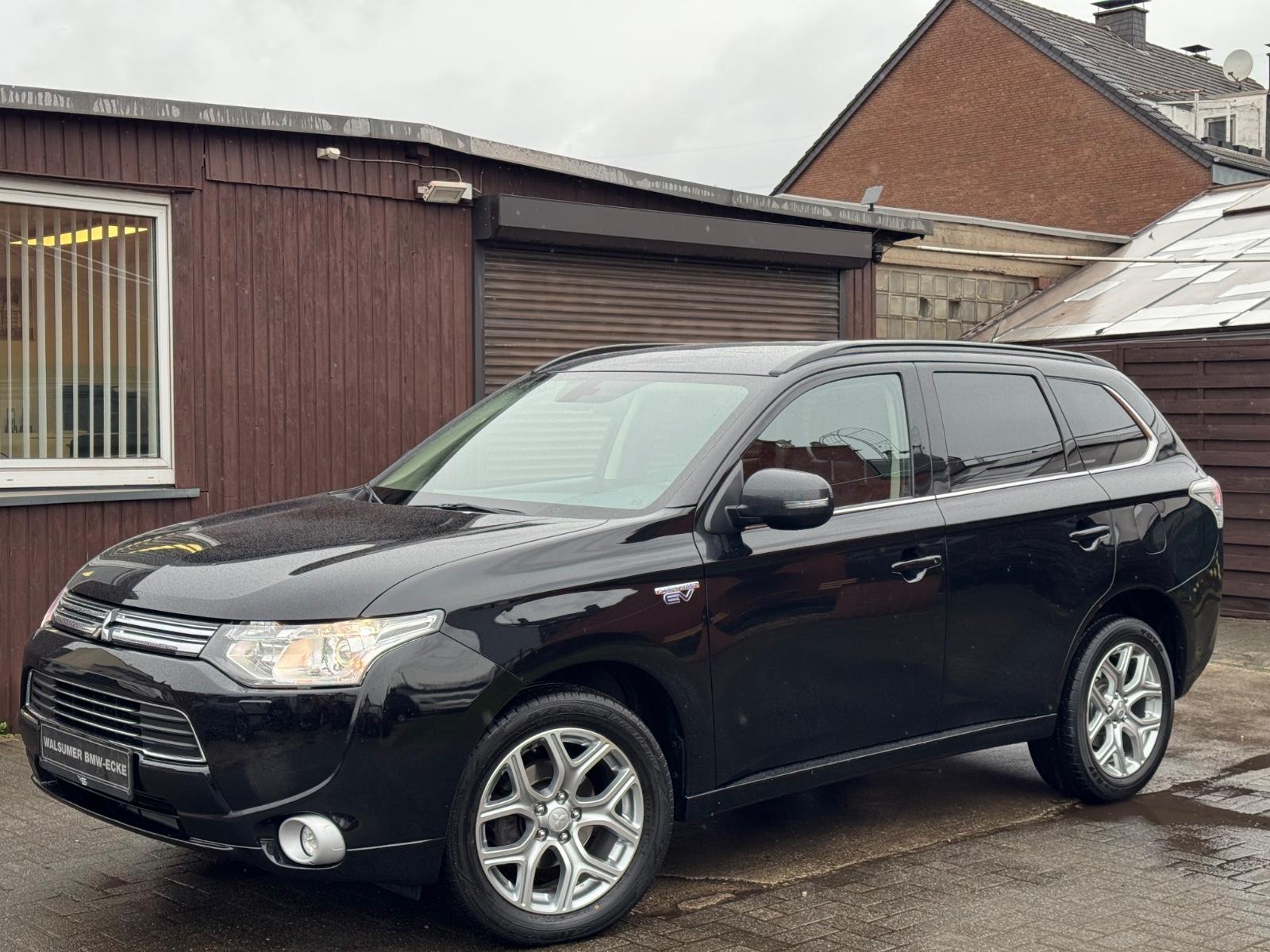 Mitsubishi Outlander PHEV Instyle 4WD NAV LEDER RKAM XENON