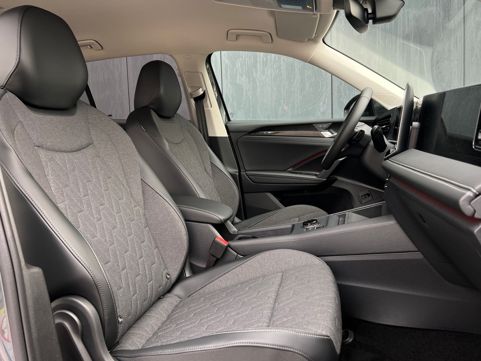 Fahrzeugabbildung Volkswagen Tiguan LIFE 1.5 eTSI DSG *AHK, LED Plus, App-Con