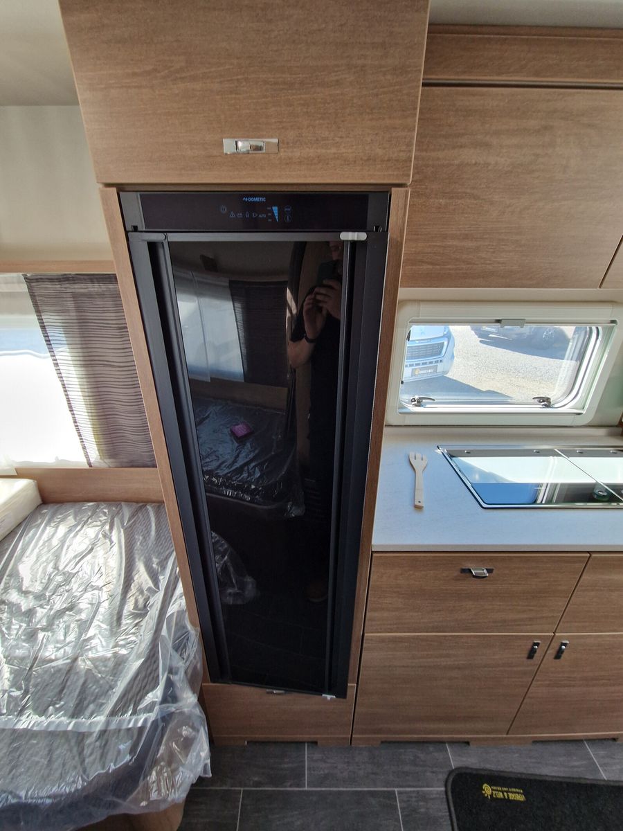 Fahrzeugabbildung Tabbert Senara 550E 2.3 2.000kg, Safety-Pack, Glattbl.