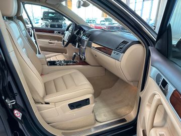 Fahrzeugabbildung Volkswagen Touareg V8 Bi-Xenon Navi Memory PDC 4xSitzhzg LM