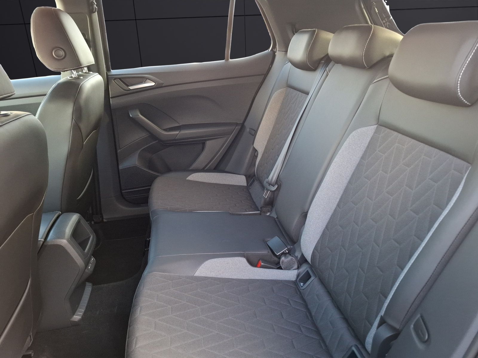 Fahrzeugabbildung Volkswagen T-Cross TSI Goal DSG LED AHK Navi AID ACC Park-A