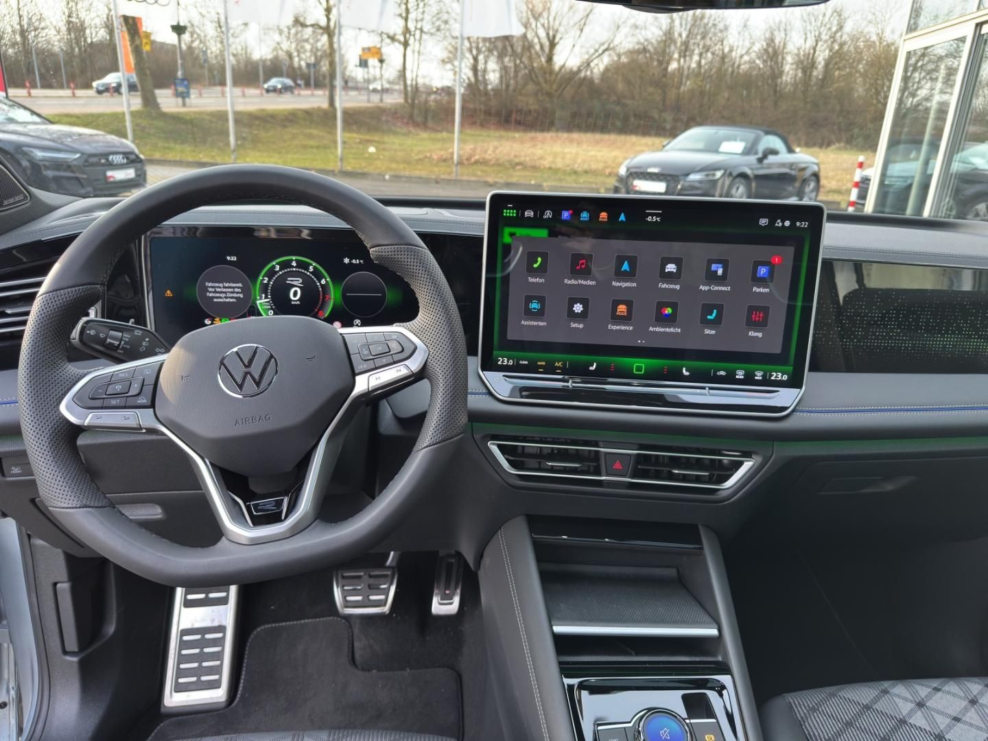 Fahrzeugabbildung Volkswagen Tiguan R-Line R-Line,AHK,Pano-Dach,Soundsystem,M