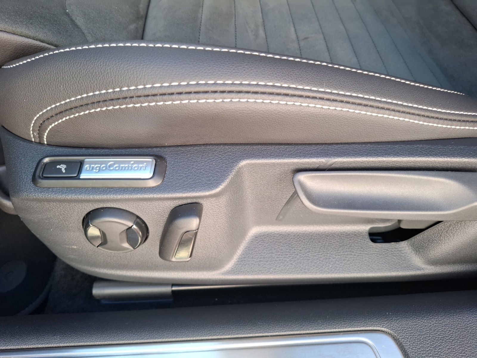 Fahrzeugabbildung Volkswagen Passat Variant TDI Elegance DSG STH Matrix AHK N