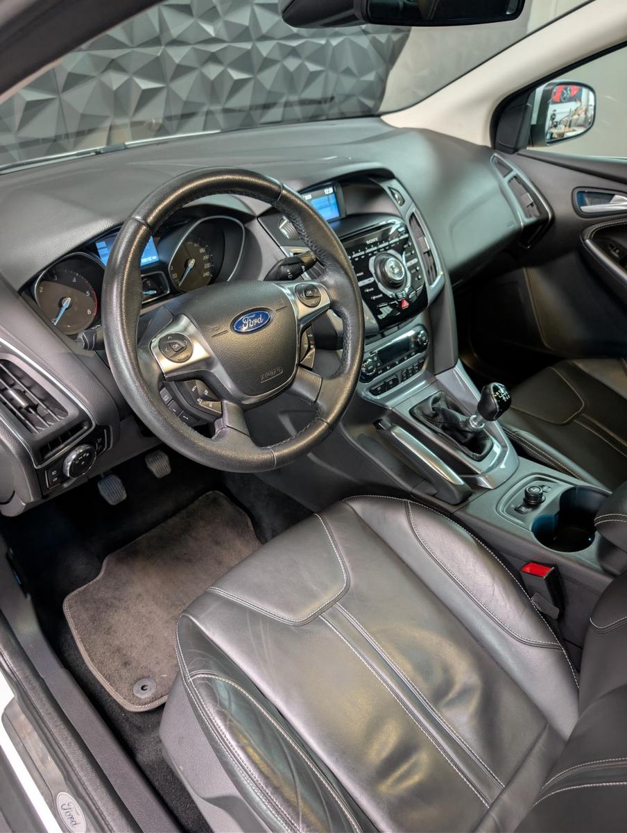 Ford Focus 2012 — photo 11