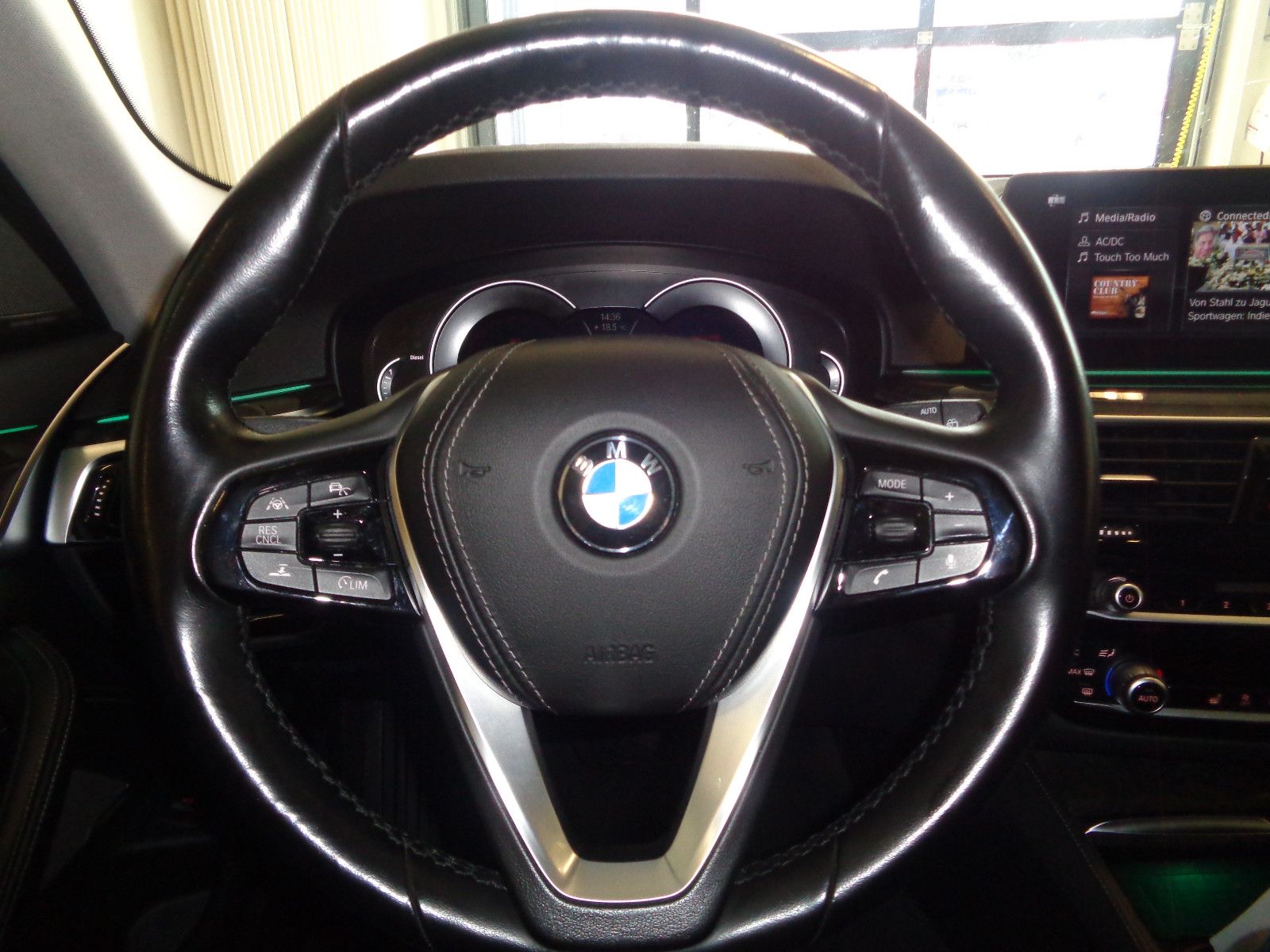 Fahrzeugabbildung BMW 530 d Luxury Line / LED / AHK / HK / LEDER