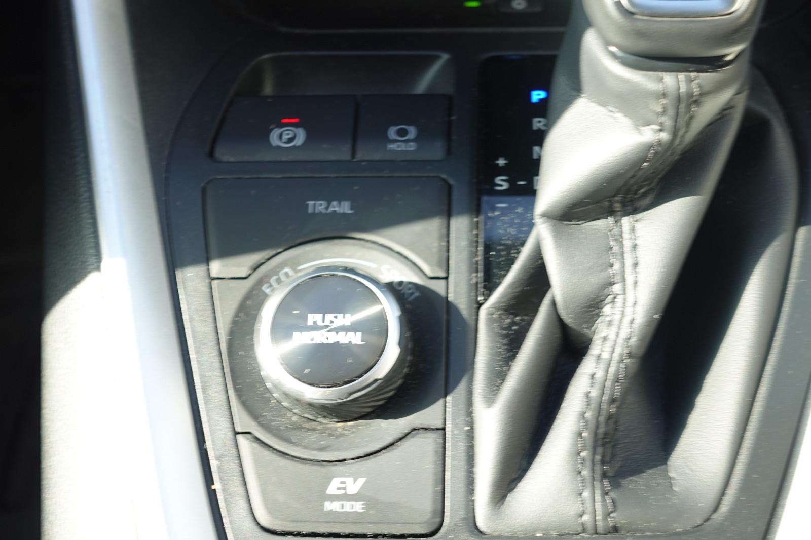 Toyota RAV 4 2.5 Hybrid Lounge Allrad 5J Garantie