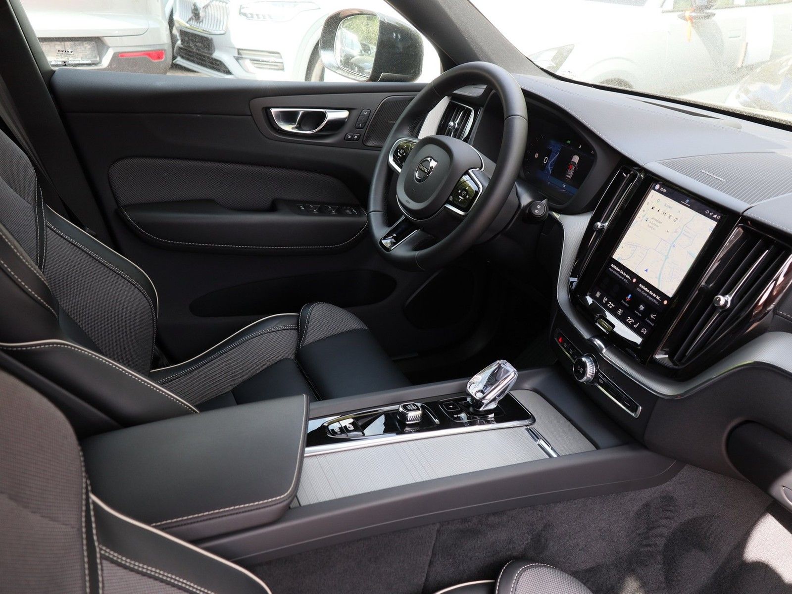Volvo XC60 T6 Ultra Black Edition Recharge Plug-In Hyb imagem 3