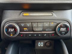 Fahrzeugabbildung Ford Focus Turnier ST - LED*HUD*19"LM*Pano*Kamera*B&O