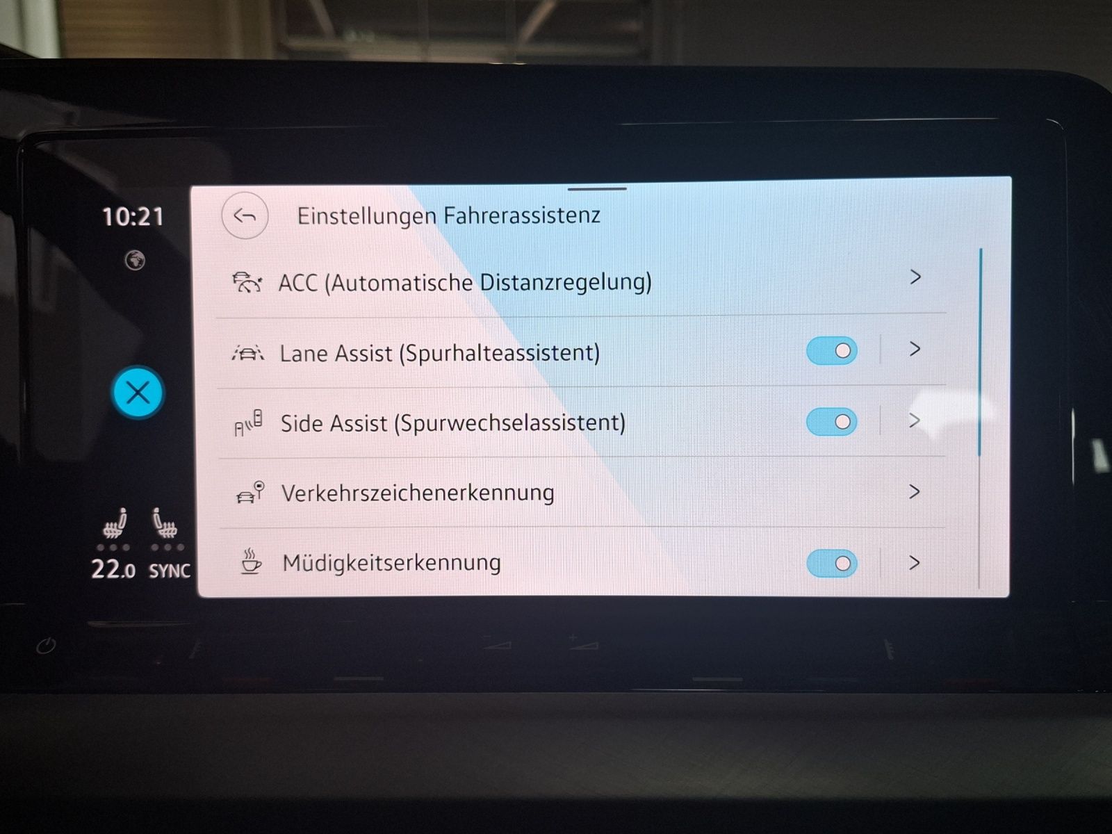 Fahrzeugabbildung Volkswagen Golf VIII Variant eTSI Life DSG LED+ Navi STHZ A