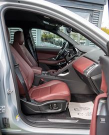 Fahrzeugabbildung Jaguar E-PACE R-DYN. SE AWD BLACK-PACK PANO|HUD|KAMERA