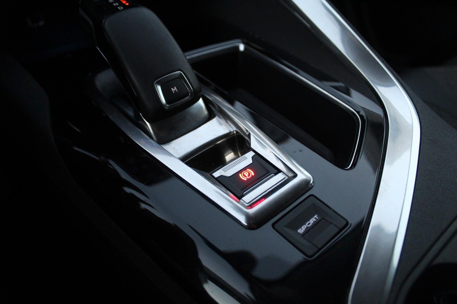 Peugeot 3008 Allure 1.5D NAVI/LED/SHZ/PDC/T-LEDER/TEMPO