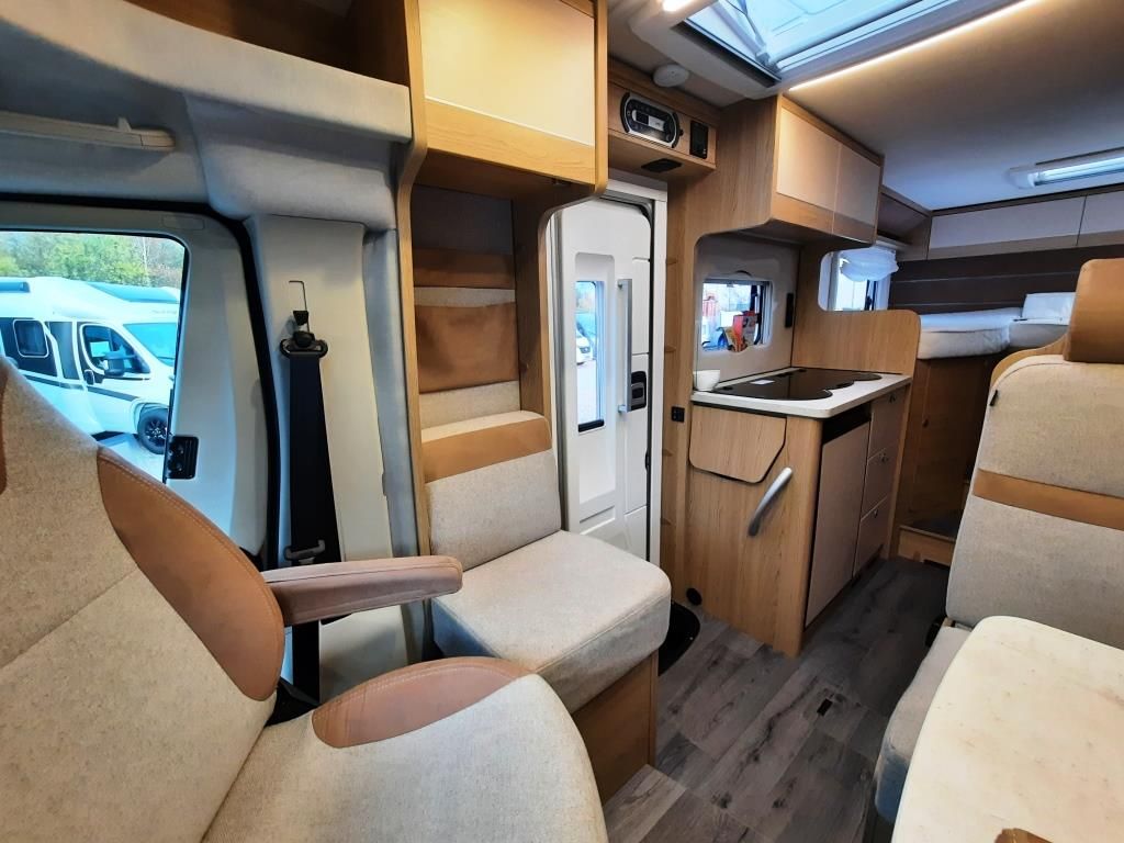 Fahrzeugabbildung LMC Cruiser V 646 G Solar/Sat/18.658,- € sparen!