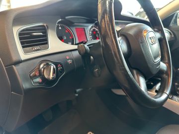 MYAUTOCENTER – Gebraucht- und Jahreswagen mit Werkstattservice in Pfaffenhofen Audi A4 *AHK*TEMPO*PDC*SitzH*