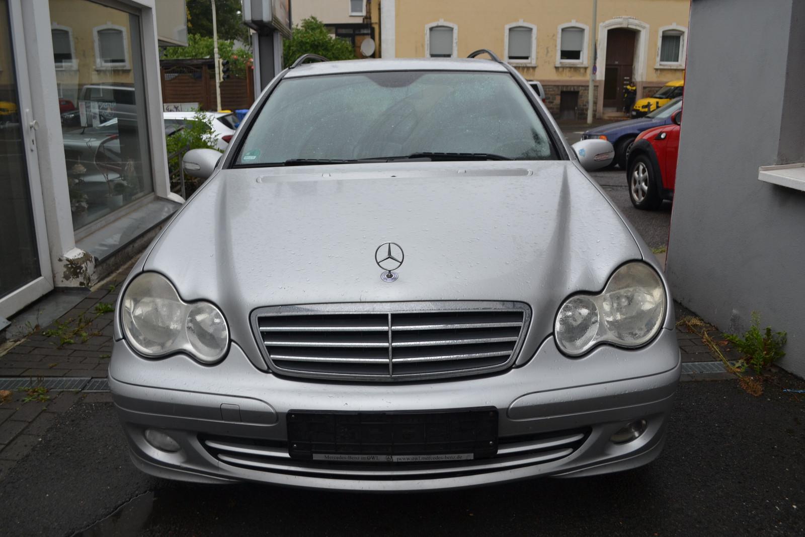 Mercedes-Benz C180 2004 — rear view