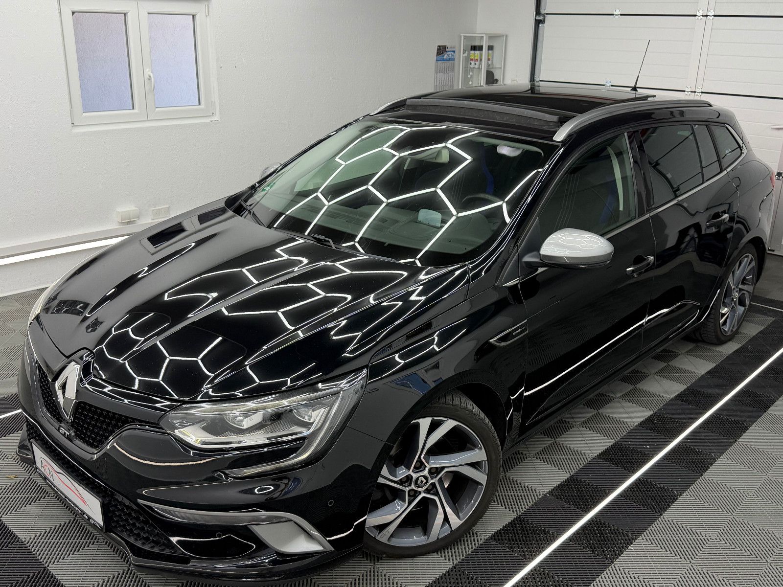 Fahrzeugabbildung Renault Megane IV Grandtour GT 4CONTROL/HuD/AHK/eGSD