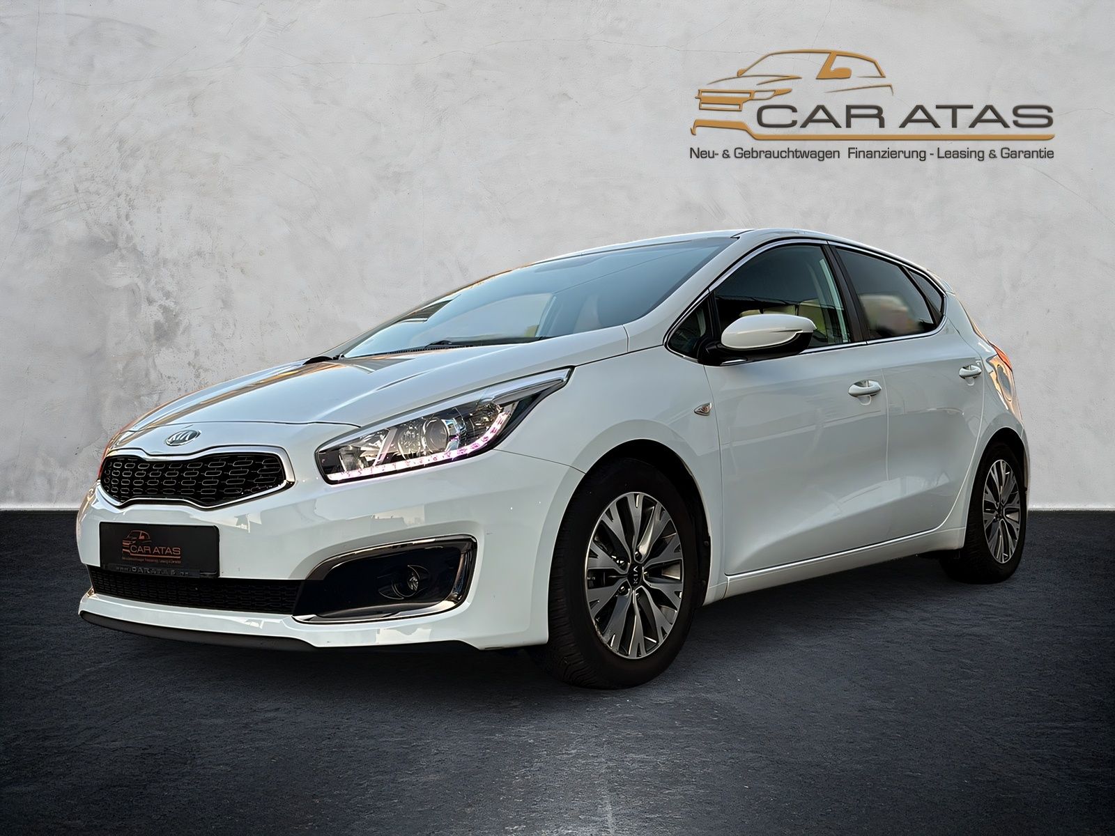 Fahrzeugabbildung Kia cee´d NAVI SITZHEIZ 2 x KLIMAAUT .TEMP. RF KAM