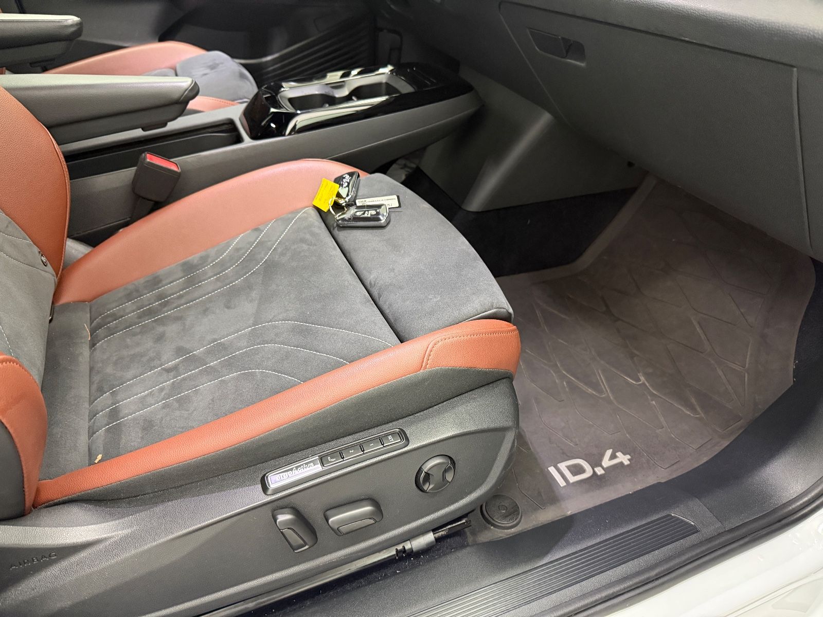 Volkswagen ID.4 Pure 109 kW Style*IQ.Light*Bi-Color Int*ACC foto 22