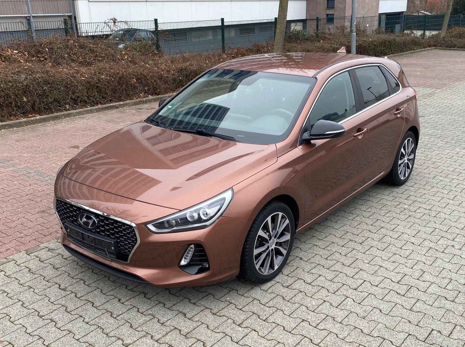 Hyundai i30 /Kamera/Spurhalte/Navi