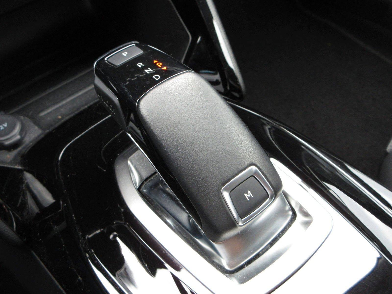 Fahrzeugabbildung Peugeot 208 Allure 1.2T LED/NAVI/PDC/R´CAM/VIRTUAL/TEMPO