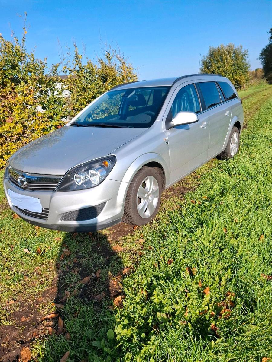 Opel Astra 2011 — engine 90 HP (66kW)