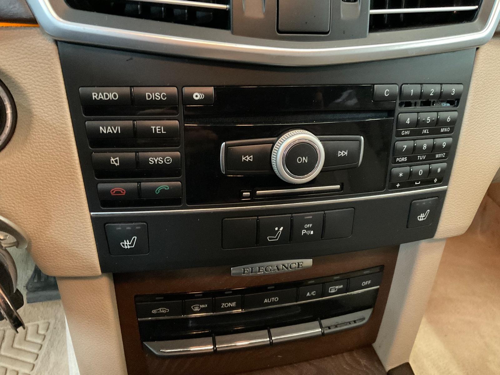Mercedes-Benz E220 2011 — photo 36