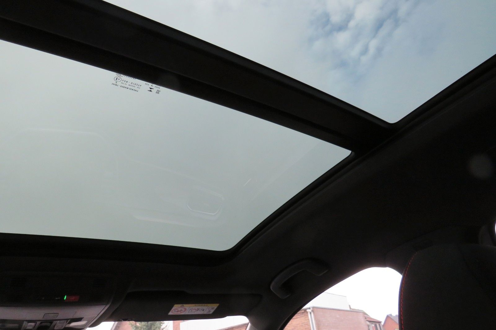 Fahrzeugabbildung Volkswagen T-Roc Sport R-LINE PANO 18`LED NAVI BEATS 1.HD