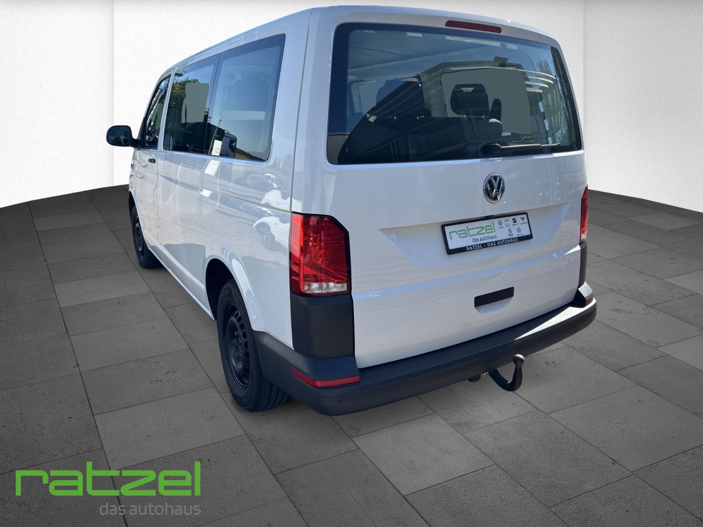 Fahrzeugabbildung Volkswagen T6.1 Kombi KR 2.0 TDI 9-Sitzer AHK DAB Rückfahrk