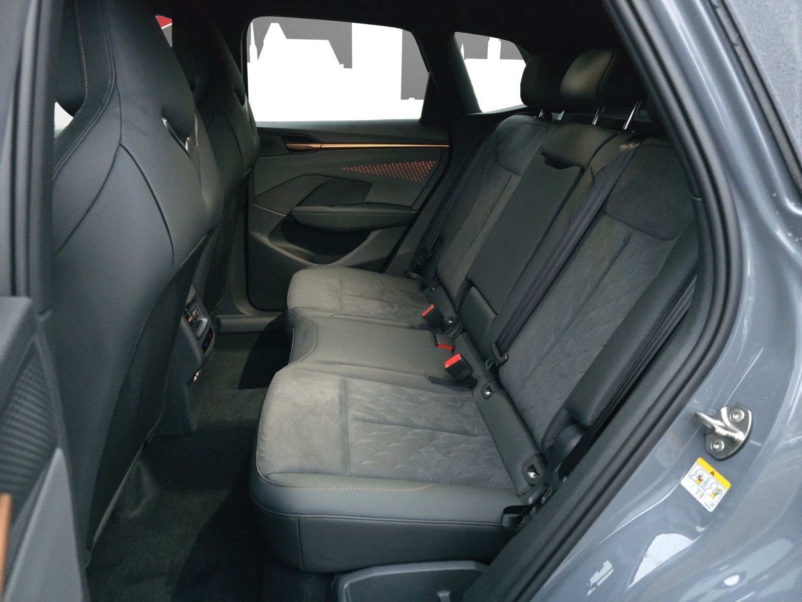 Fahrzeugabbildung CUPRA Terramar 2.0 TSI VZ DSG 4Drive MATRIX/PANO/20"