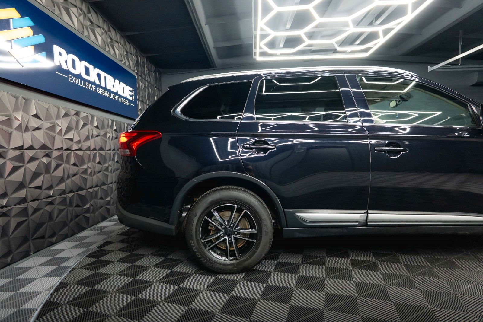 Fahrzeugabbildung Mitsubishi Outlander Edition 100 2WD | DAB | Kamera | 1Hand