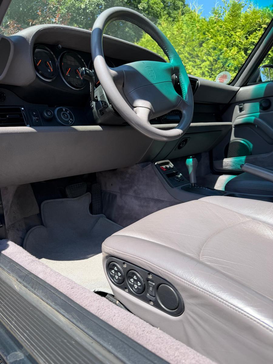 Porsche 911 (993) Carrera Coupé Tiptronic