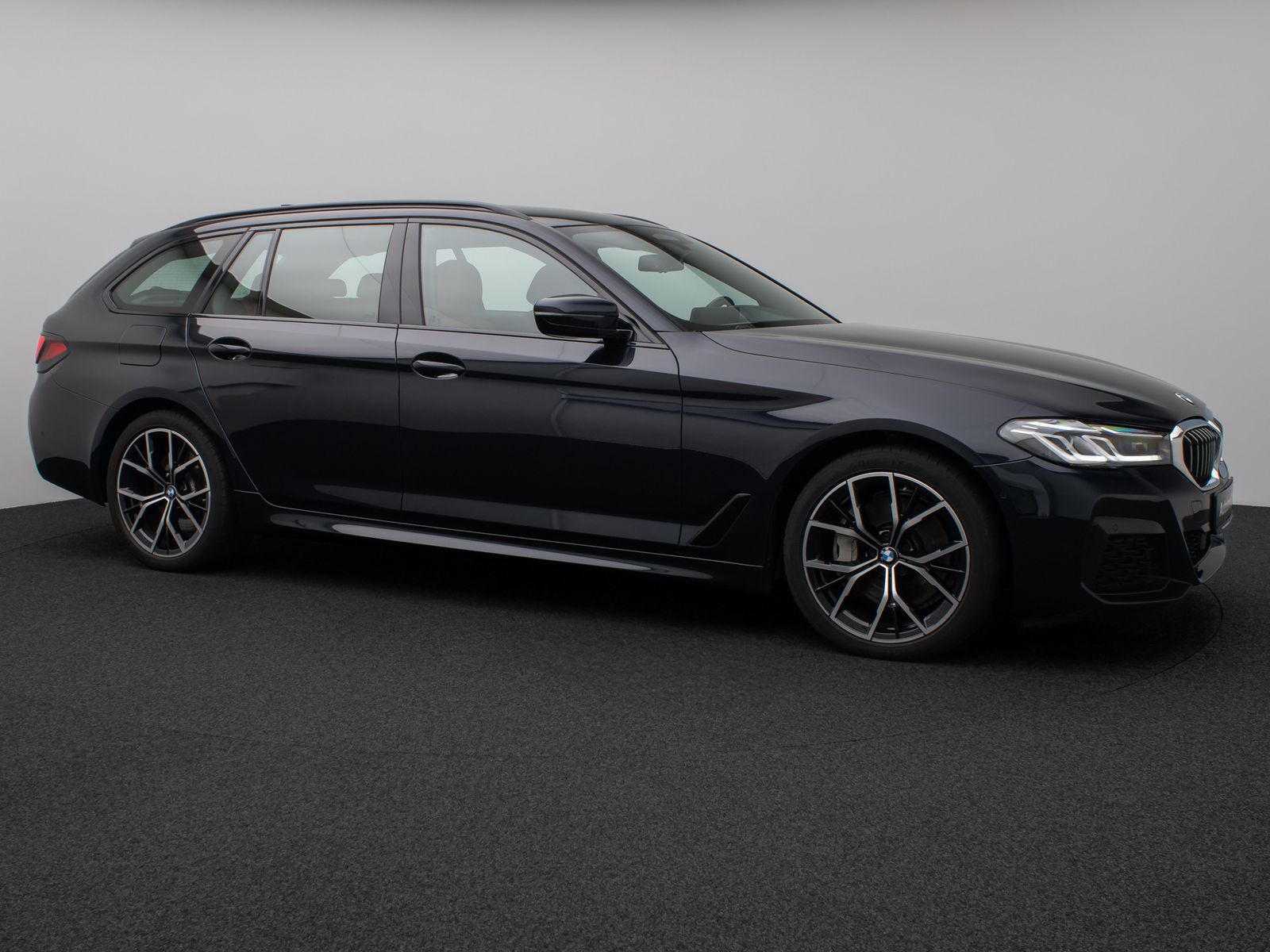 Fahrzeugabbildung BMW 540d xD  M Sport Laser Kamera HUD DAB H/K 19Zoll