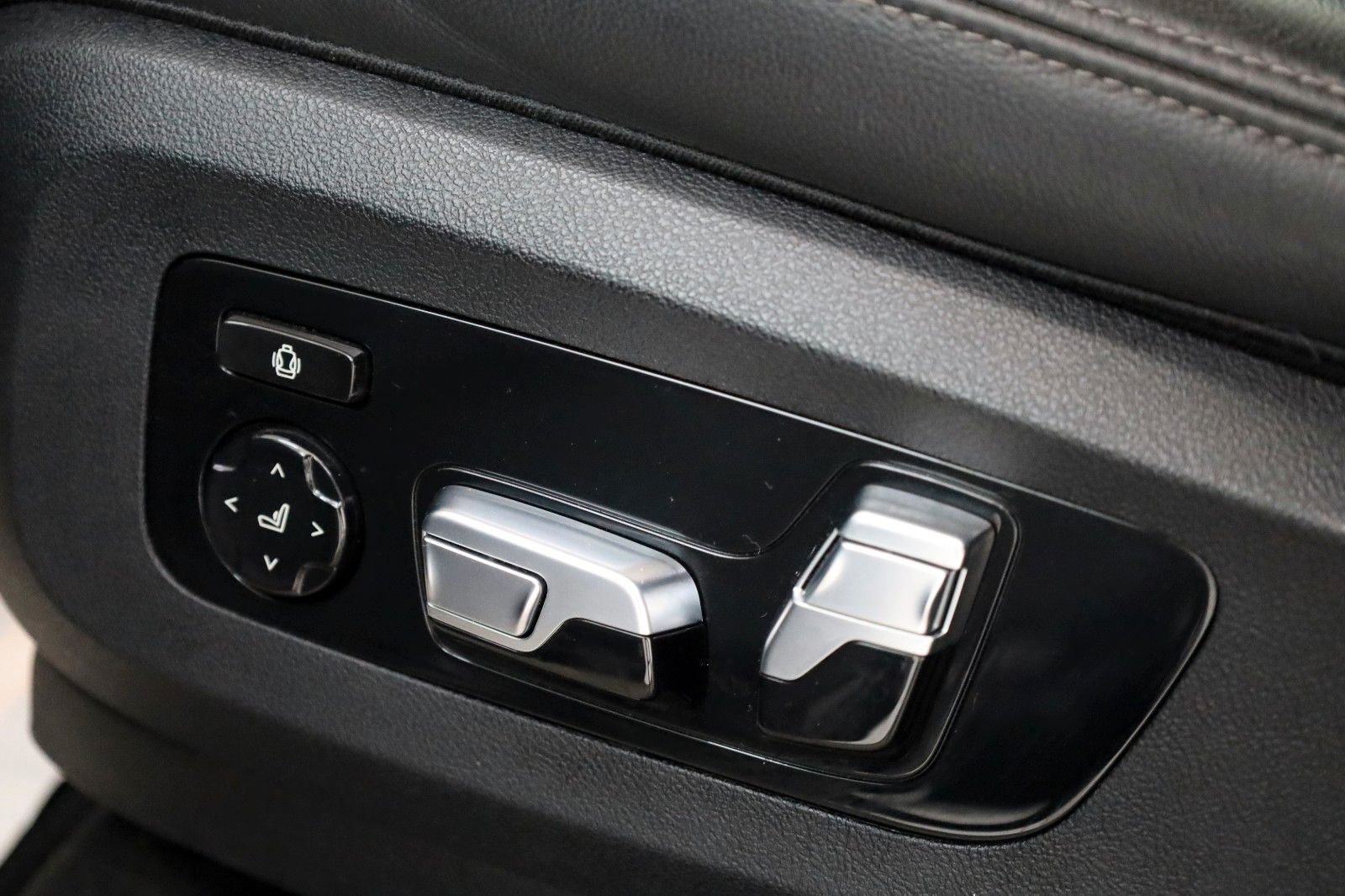 Fahrzeugabbildung BMW X5 xDrive 30d Leder,Navi,LED,PanDach,HeadUp,360°