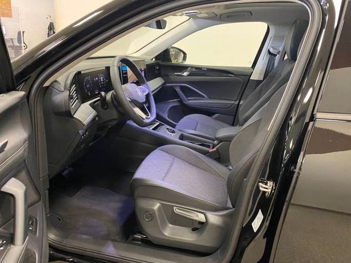 Fahrzeugabbildung Volkswagen Tiguan 1.5 eTSI OPF DSG+AHK + NAVI+PARKASSISTENT