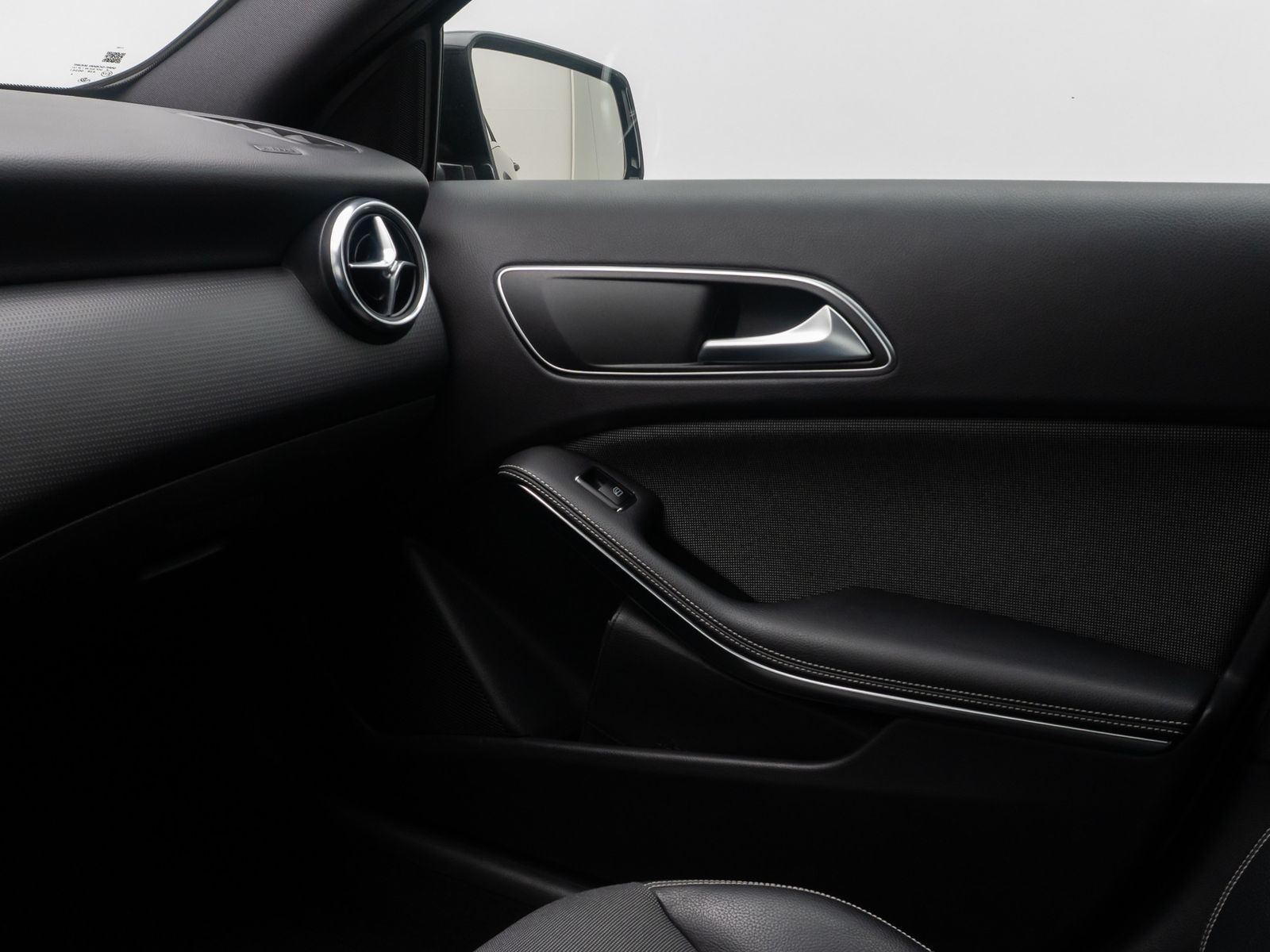 Fahrzeugabbildung Mercedes-Benz A180 BlueEfficiency Navi Sound Tempomat ParkAsst