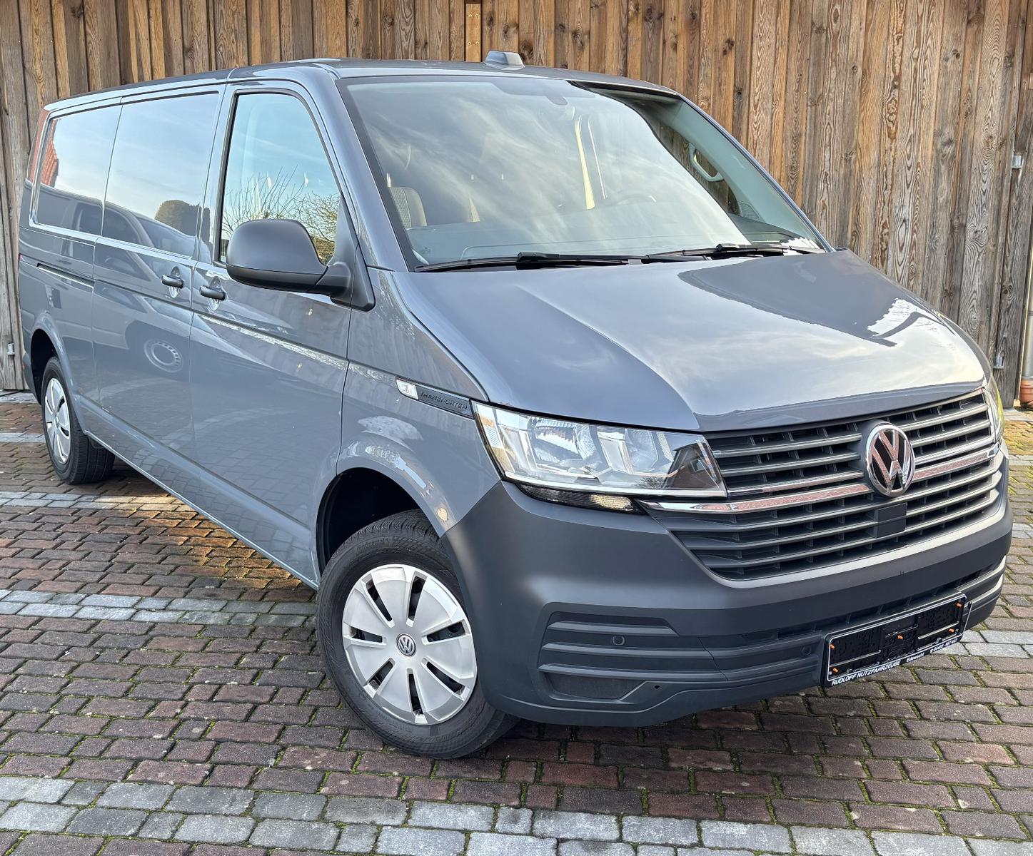 Volkswagen T6.1 Transporter Kasten lang LR DSG Navi AHK 150