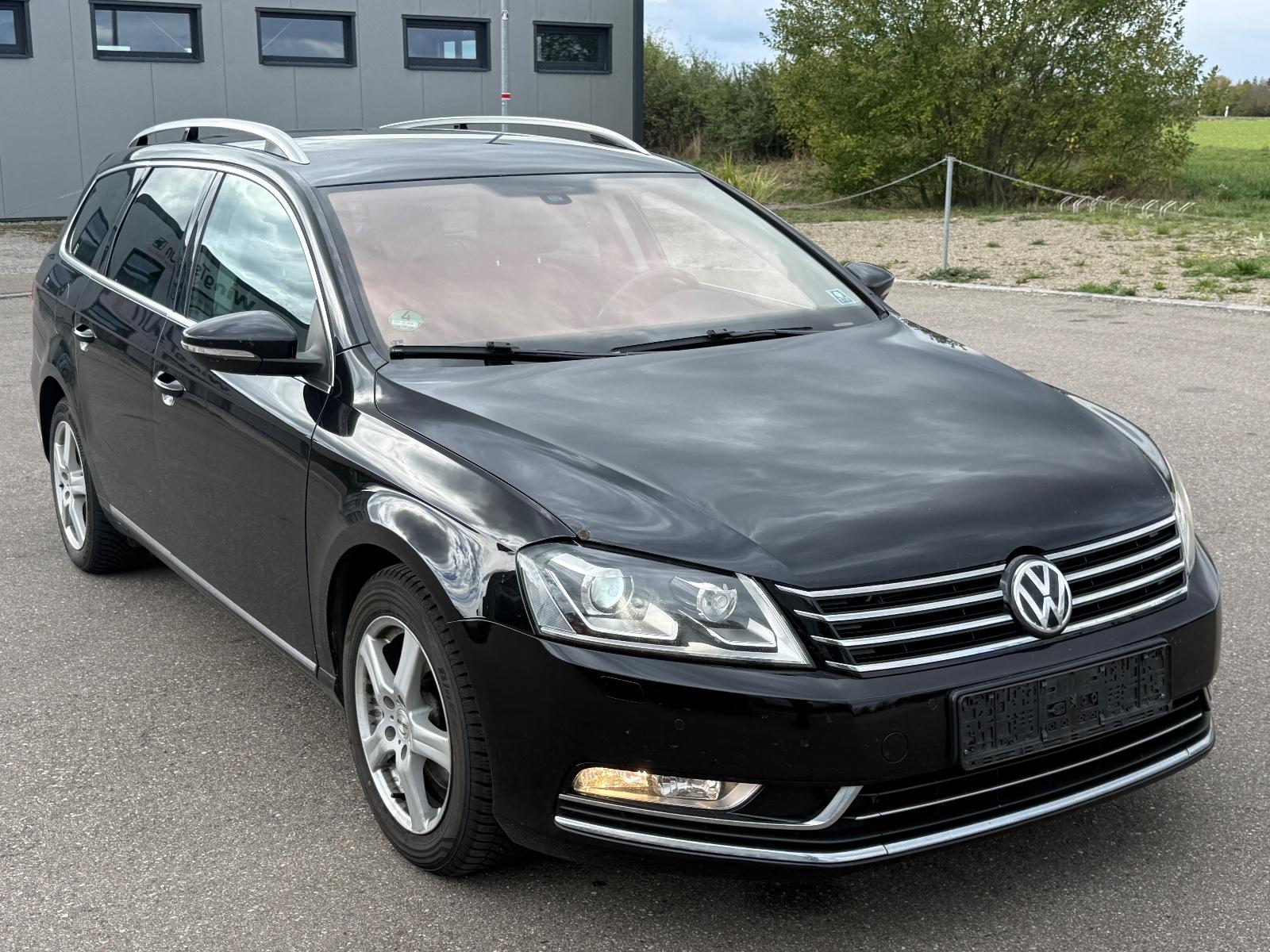 Volkswagen Passat 2011 — rear view