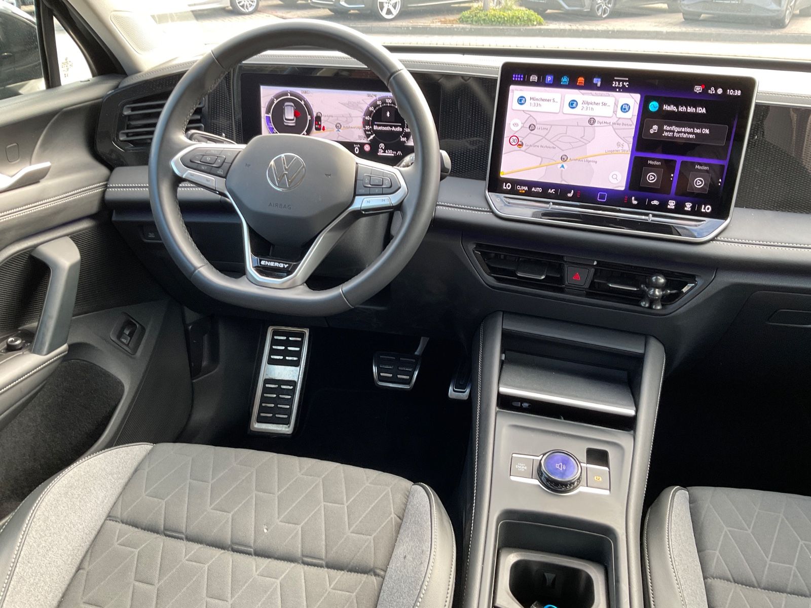 Fahrzeugabbildung Volkswagen Tiguan 2.0 TDI ENERGY,AHK,Navi,IQLight,Kamera