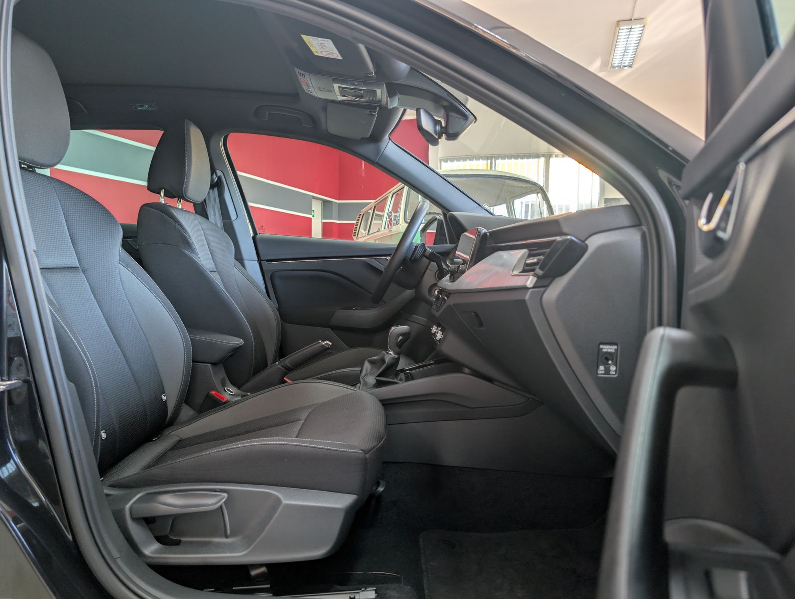 Fahrzeugabbildung SKODA Kamiq Tour 1,0TSI PANORAMA LED SHZ KAM APPLINK