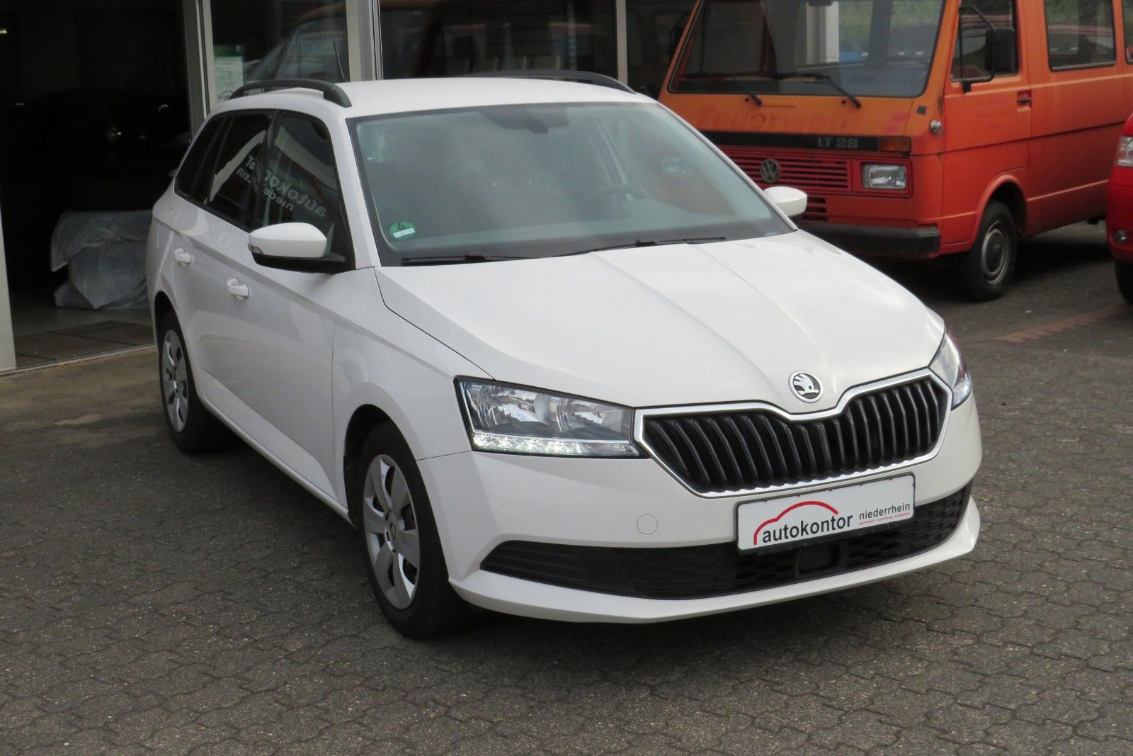 Fahrzeugabbildung SKODA Fabia Ambition DSG PDC NAVI SITZH APP 8-FACH 1.H