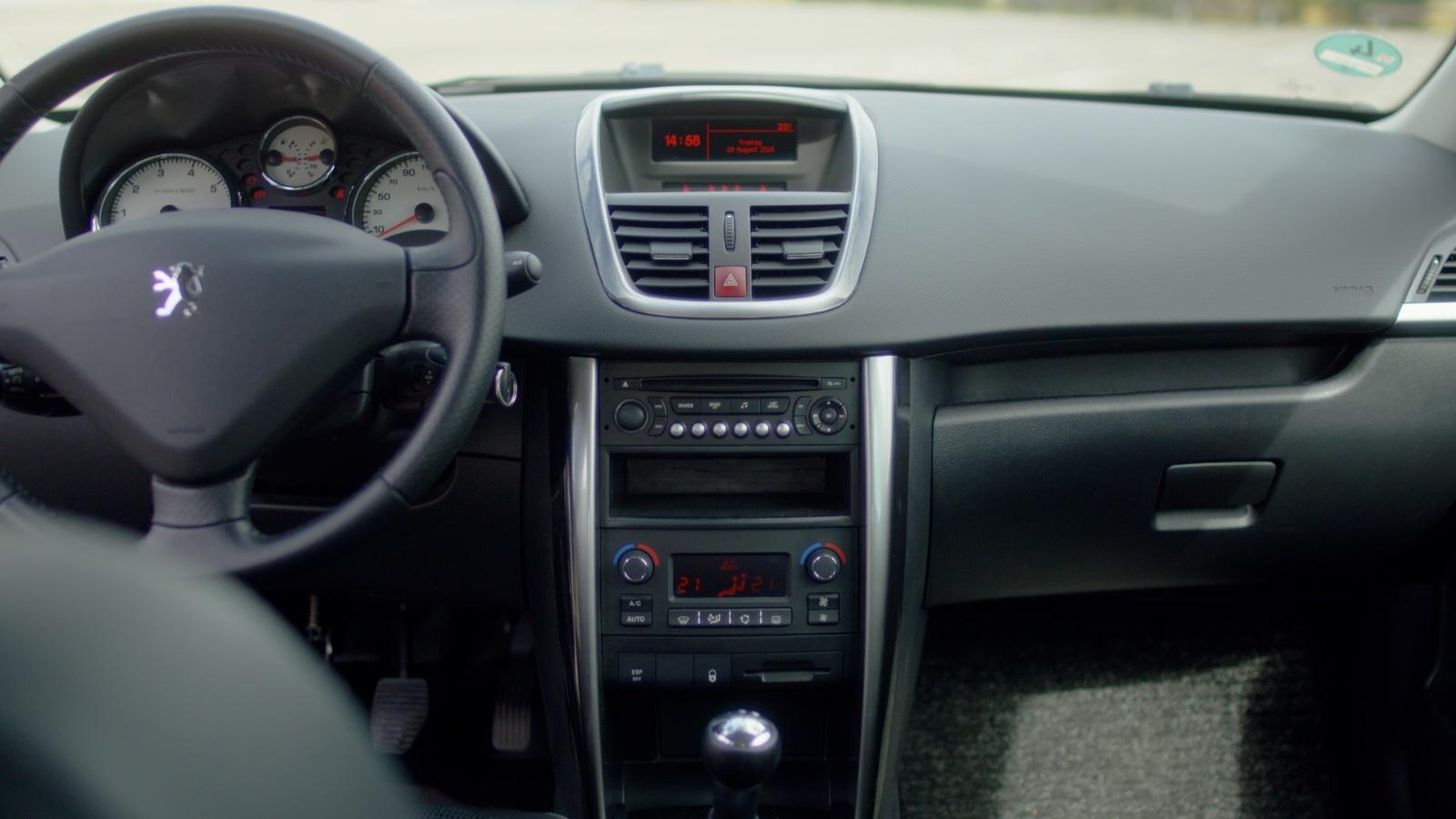 Peugeot 207 2011 — photo 9