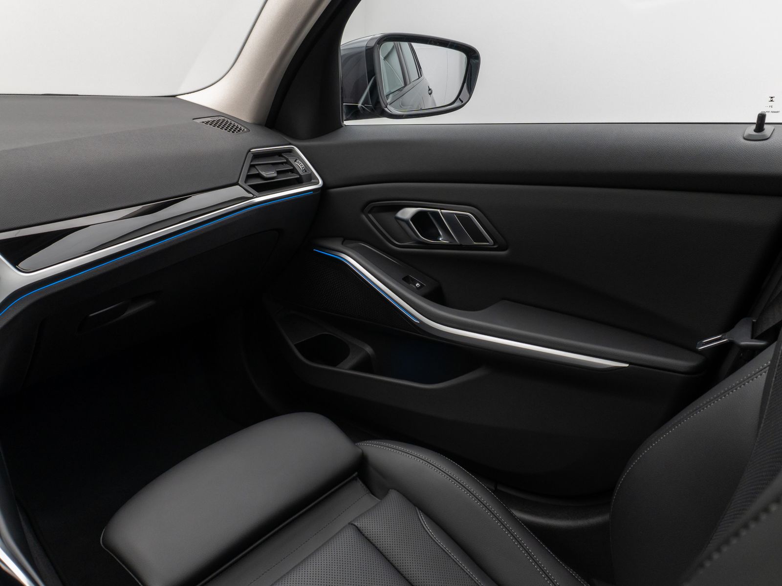 Fahrzeugabbildung BMW 320e Sport Line Panorama DAB CockPitPr PDC Alarm