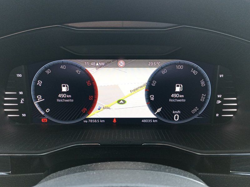 Fahrzeugansicht 12 Fahrzeugabbildung SKODA Superb Combi 2.0 TDI Style ACC+NAVI+WINTER-PAK.