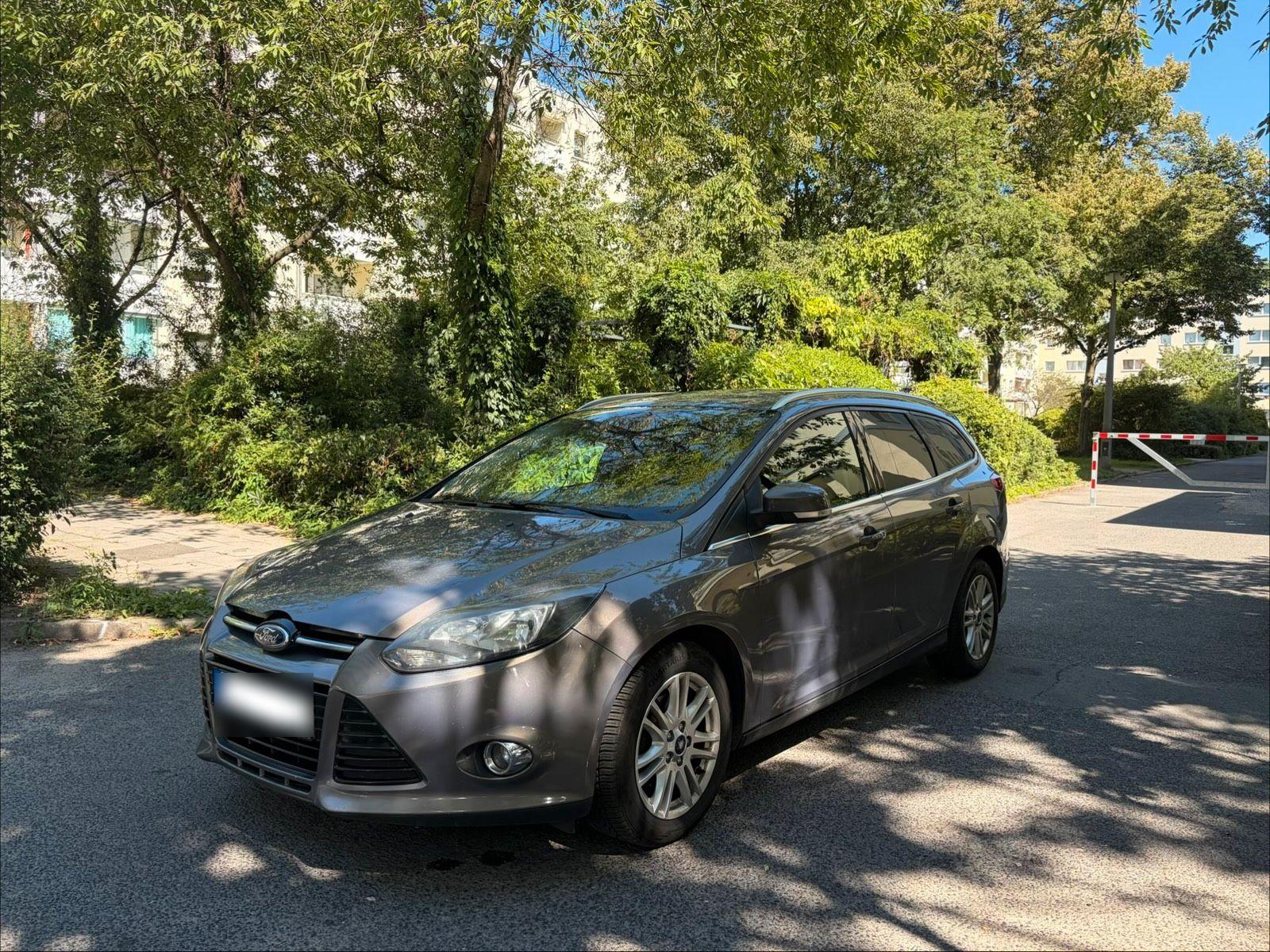 Ford Focus 2014 — салон
