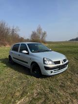 Renault Clio Authentique 1.2 16V Quickshift 5 Authen... - Renault Clio aus 2002: 1.2