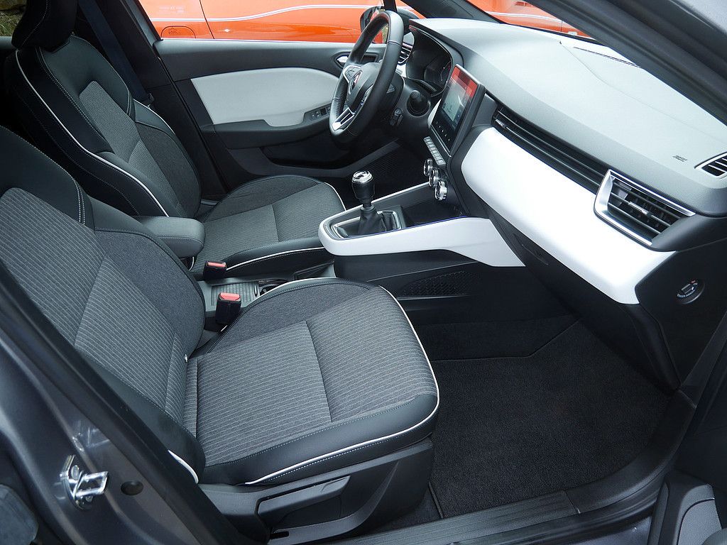 Fahrzeugabbildung Renault Clio Techno TCe 140 PDC SHZ KAMERA NAVI LED