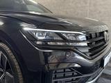 Volkswagen Touareg 3.0 TDI 4M R-Line ACC*Matrix*Pano*AHK* - Volkswagen Touareg mit Panoramadach