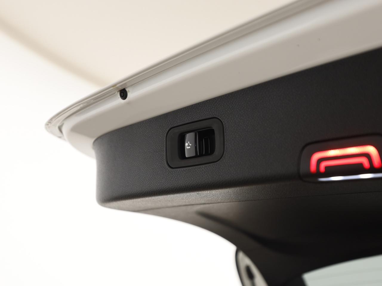 Mercedes-Benz E 220 d T AMG Digital Light Night Burmester MBUX